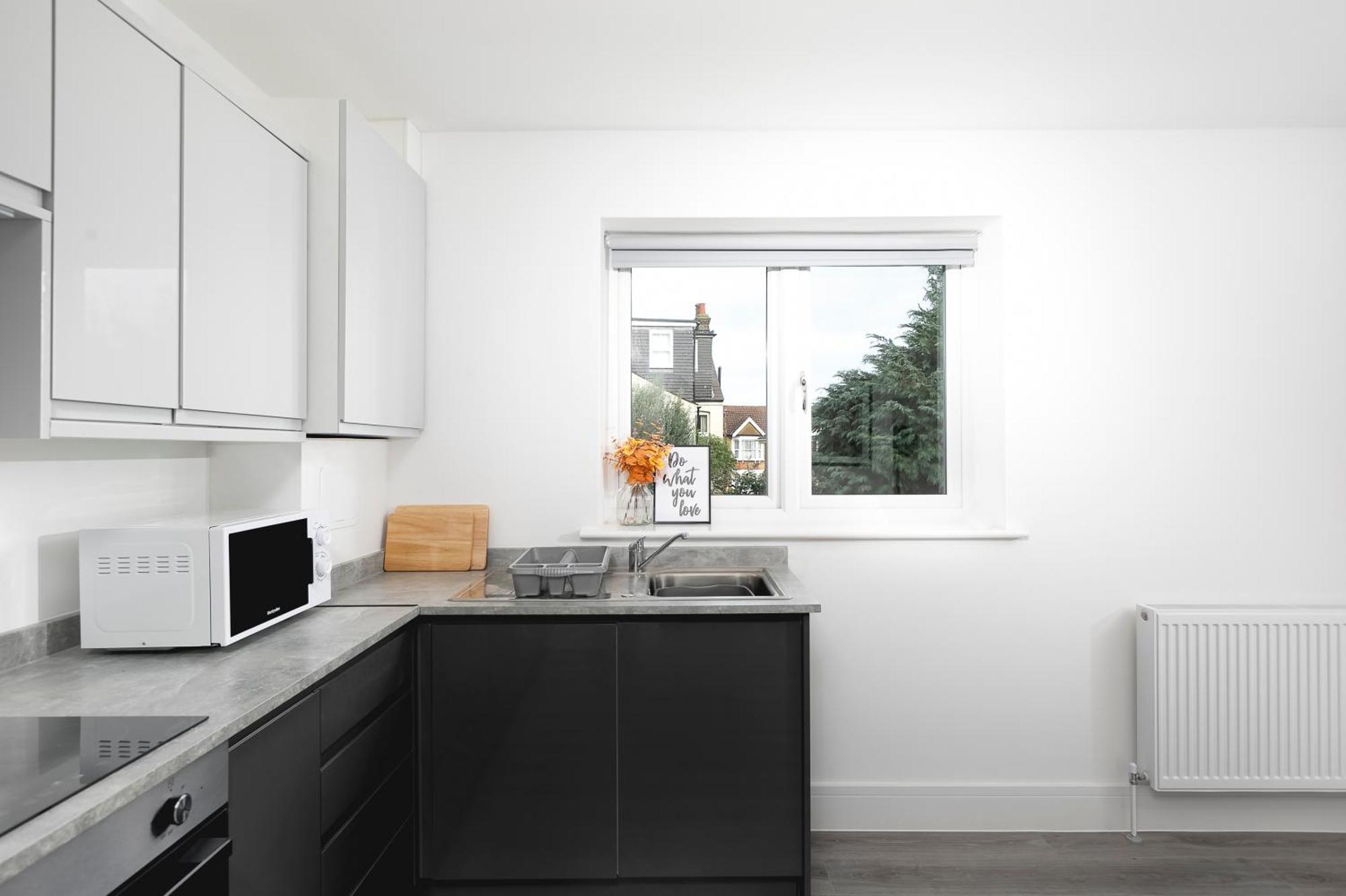 Apartment Cozy With King Size Beds Near Town & Chase Farm Train Stations With Wifi And Parking Enfield